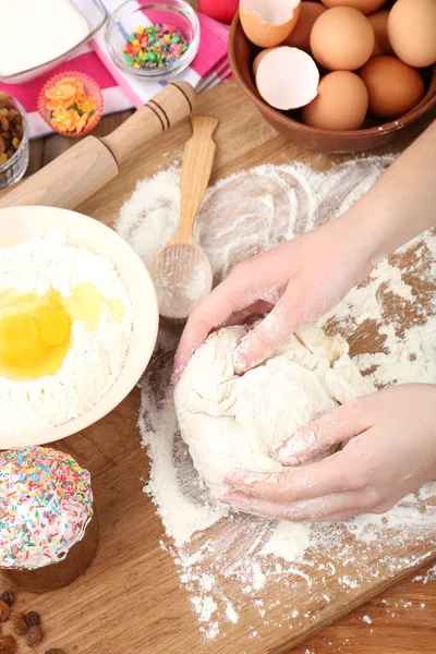 Easter cake preparing in kitchen — Stock Photo, Image