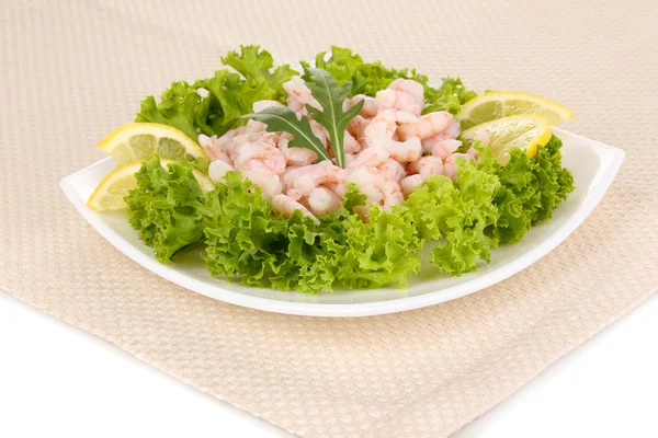 Deliciosos camarones marinados en plato aislado en blanco — Foto de Stock