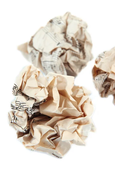 Crumpled paperi pallot eristetty valkoinen — kuvapankkivalokuva