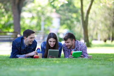 Park mutlu öğrenciler