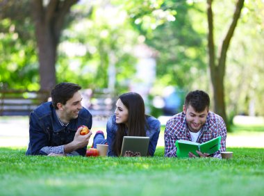 Park mutlu öğrenciler