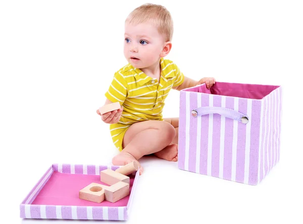 Lindo niño con bloques de juguete de madera aislados en blanco —  Fotos de Stock