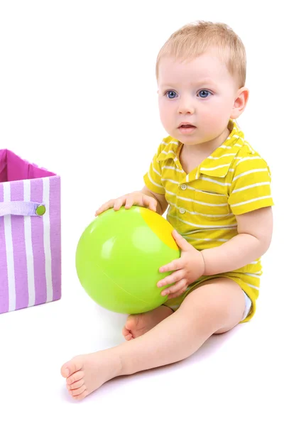 Lindo niño pequeño con caja textil y bola aislada en blanco —  Fotos de Stock