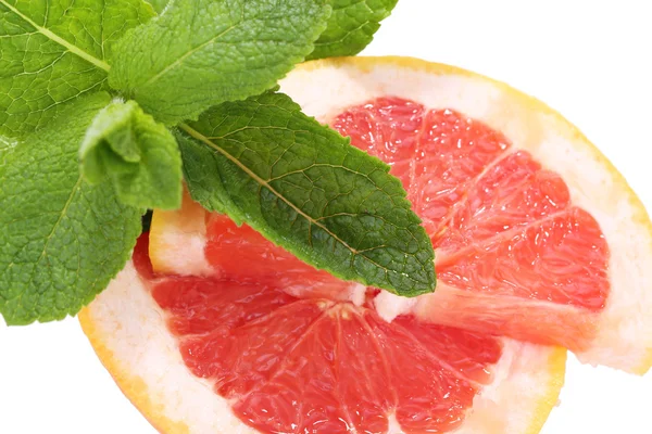 Grapefruit fruit met munt geïsoleerd op wit — Stockfoto