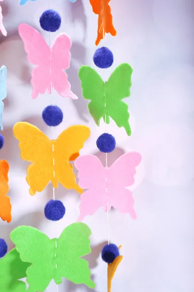 Handgemaakte garland op lichte achtergrond — Stockfoto