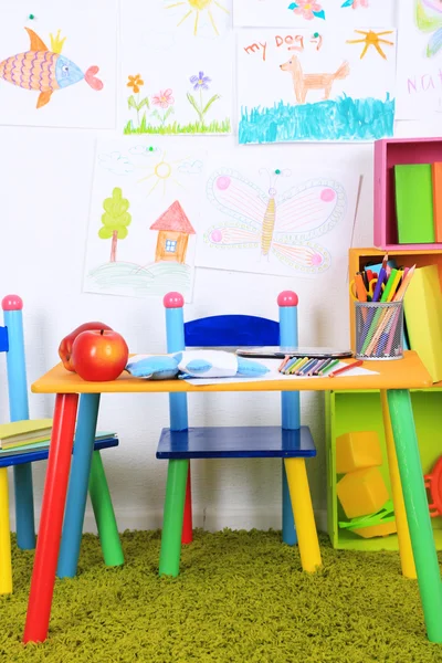 Интерьер классной комнаты в школе — стоковое фото