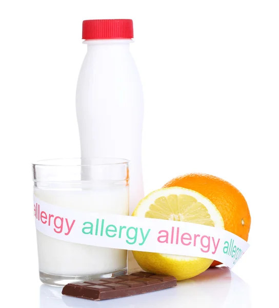 Aliments allergènes isolés sur blanc — Photo