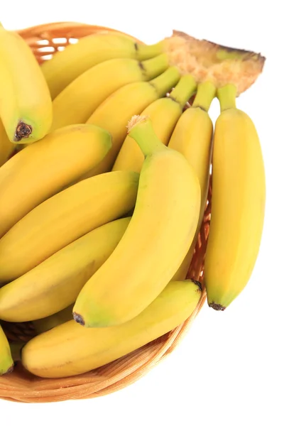 Ramo de mini plátanos en canasta de mimbre aislado en blanco —  Fotos de Stock