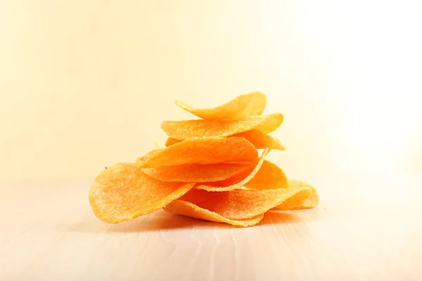 Heap of homemade potato chips on light background — Stock Photo, Image