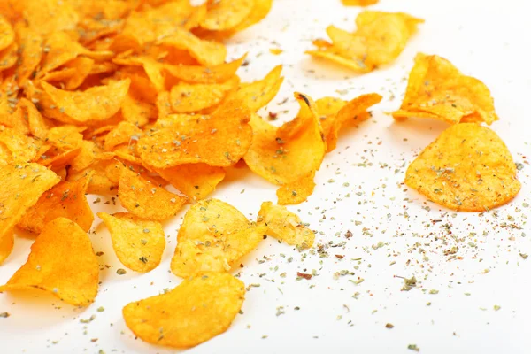 Batatas fritas caseiras isoladas em branco — Fotografia de Stock