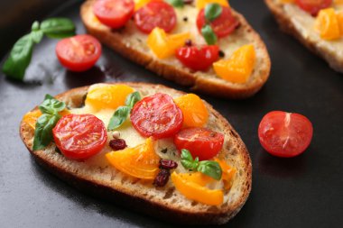 lezzetli tavada domates bruschetta yakın çekim