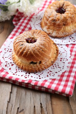 lezzetli kek üzerinde tablo yakın çekim