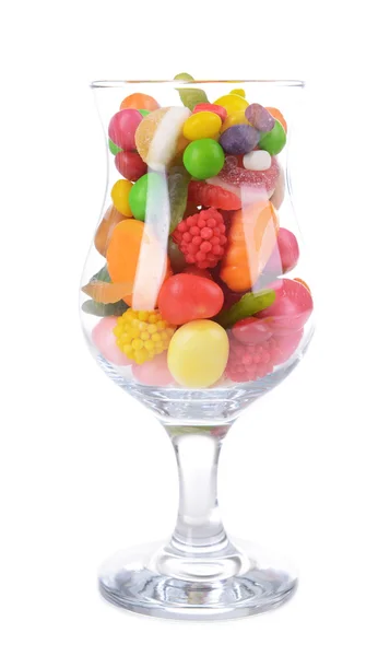 不同的多彩水果糖果在玻璃上白色孤立 — 图库照片