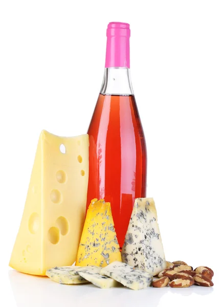 Vinho rosa e diferentes tipos de queijo isolado em branco — Fotografia de Stock