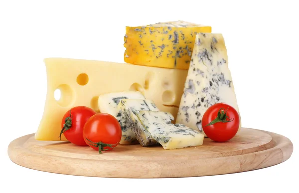 Különböző típusú elszigetelt fehér sajt — Stock Fotó