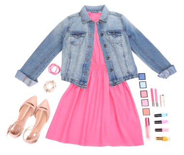 Kadın giyim üzerine beyaz izole