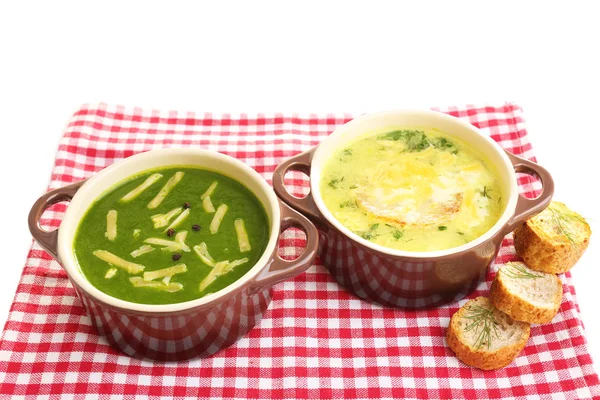 Chutné polévky do pánve, izolované na bílém — Stock fotografie