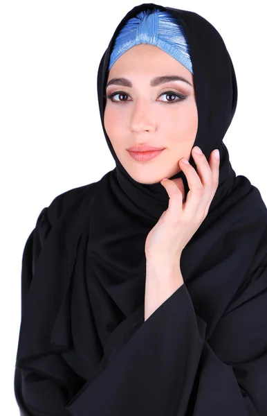 Mulher árabe muçulmana bonita no fundo cinza — Fotografia de Stock