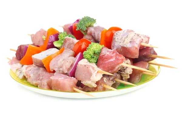 Kebab de cerdo crudo aislado en blanco —  Fotos de Stock