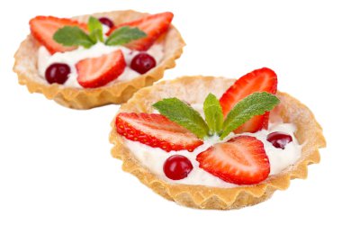 çilek beyaz izole lezzetli tartlets