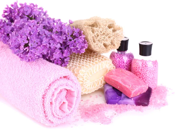 Sammansättning med spa behandling, handdukar och lila blommor — Stockfoto