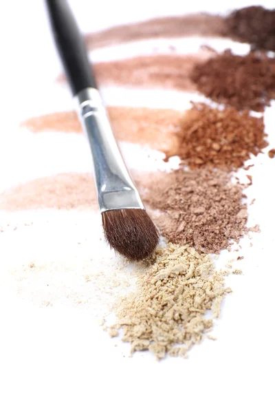 Crushed eyeshadow and professional make-up brush isolated on white — Stock Photo, Image