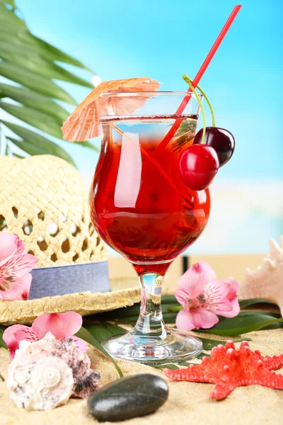 Refreshing cherry cocktail on sand beach — Stock Photo, Image