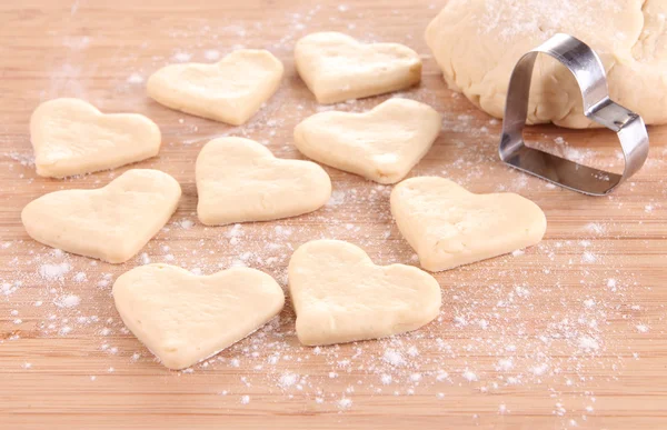 Herstellung von Plätzchen auf hölzernem Hintergrund — Stockfoto