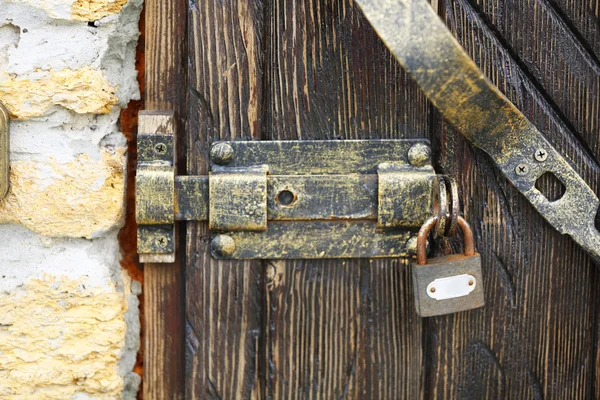 Wooden retro door with lock — Stock Photo, Image