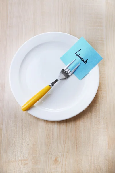 Note paper with message  attached to fork, on plate — Stock Photo, Image