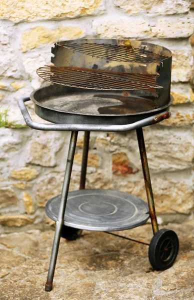 오래 된 레트로 오븐, 야외에서 — 스톡 사진
