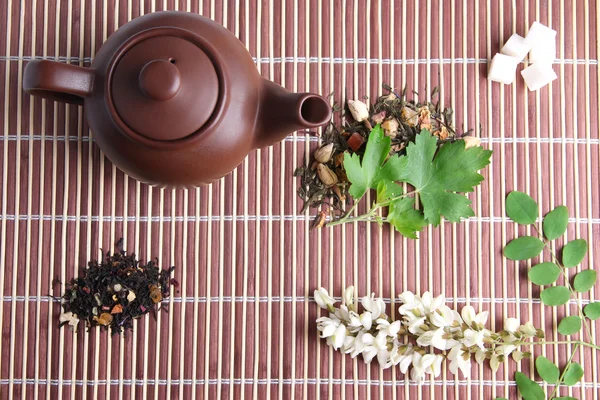 Herbal natural floral tea infusion with dry flowers ingredients, on bamboo mat background — Stock Photo, Image