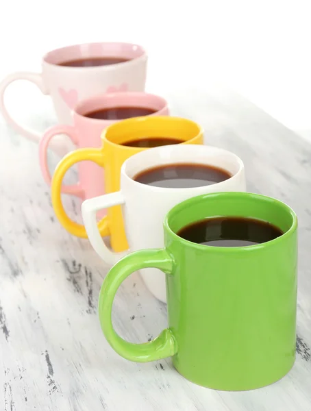 Viele Tassen Kaffee auf Holztisch in Großaufnahme — Stockfoto