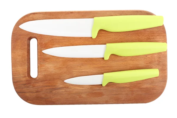 Köksknivar och skärbräda isolerad på vit — Stockfoto