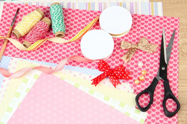 Paper for scrapbooking and tools, close up — Stock Photo, Image