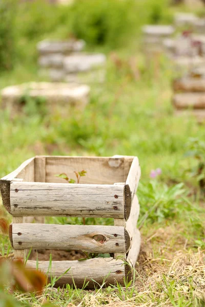 Caja de madera vieja, al aire libre — Foto de Stock