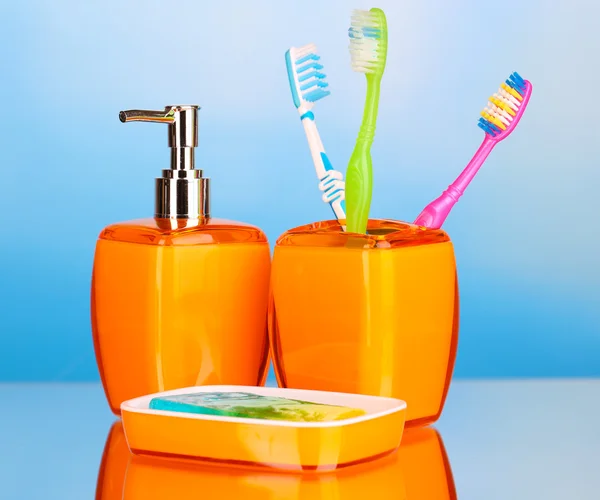 Cuarto de baño sobre fondo azul — Foto de Stock