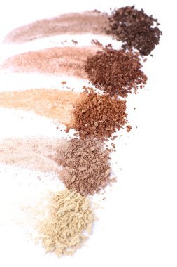 Ezilmiş göz farı beyaza izole edilmiş.