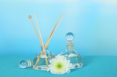 aromatik için ev mavi zemin üzerine yapışır.