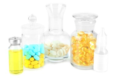 Tıp Şişeler ve üzerinde beyaz izole hapları