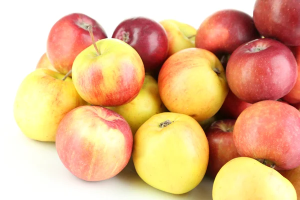 Manzanas jugosas aisladas en blanco — Foto de Stock