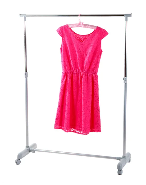 Hermoso vestido rosa colgando de perchas aisladas en blanco —  Fotos de Stock
