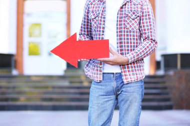 adam açık havada göstergesi ile 