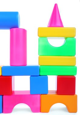 beyaz izole renkli plastik oyuncaklar