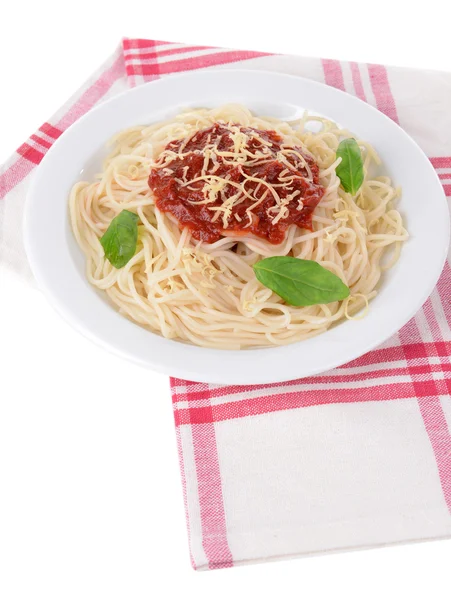 Pasta con salsa di pomodoro in tavola primo piano — Foto Stock