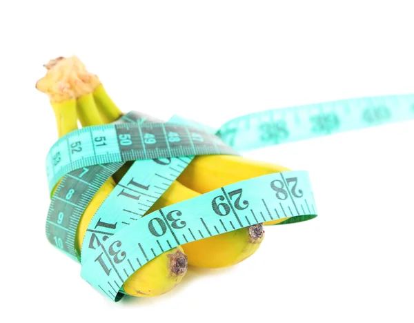 Куча мини-бананов и измерительная лента, изолированные на белом — стоковое фото
