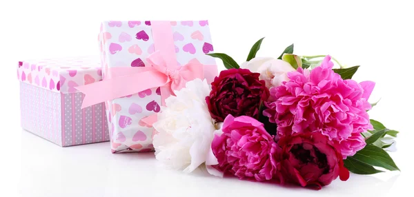 Beautiful peonies and gift boxes, isolated on white — Stock Photo, Image
