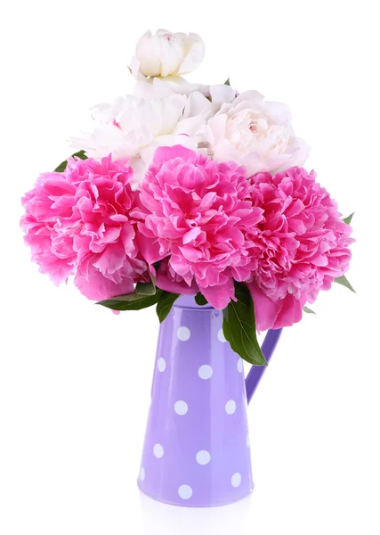 Hermosas peonías rosas y blancas en jarrón, aisladas en blanco — Foto de Stock