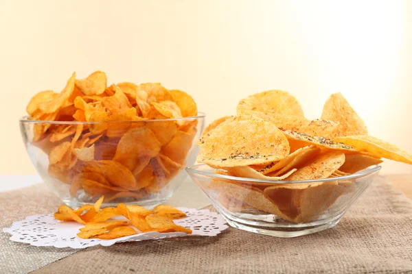 Homemade potato chips in glass bowls on table — Stock Photo, Image