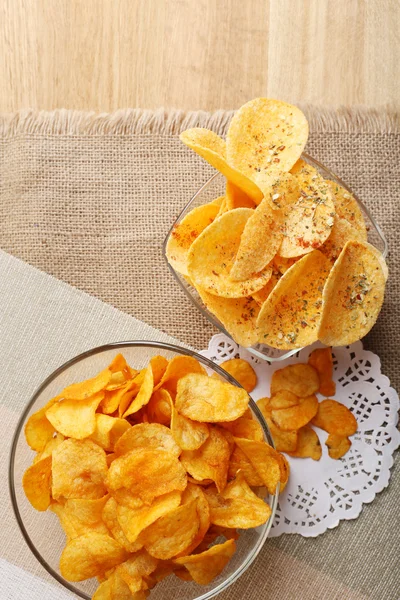 Homemade potato chips in glass bowls on table — Stock Photo, Image